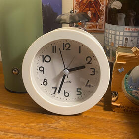 นาฬิกาตั้งโต๊ะมินิมอล